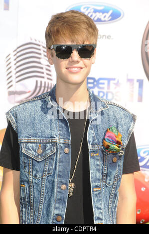 Giugno 26, 2011 - Los Angeles, California, Stati Uniti - Justin Bieber frequentando il 2011 BET Awards Red Carpet arrivi presso lo Shrine Auditorium a Los Angeles California il 6/26/11. 2011(Immagine di credito: © D. lunga/Globe foto/ZUMAPRESS.com) Foto Stock