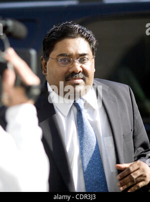 11 maggio 2011 - New York, NY, STATI UNITI - FILE FOTO - RAJ RAJARATNAM, ex hedge-fund tycoon e Galeone Group LLC co-fondatore è stato trovato colpevole su tutti e 5 i conteggi di cospirazione e 9 conteggi di valori mobiliari la frode. Rajaratnam è stato condannato per un periodo di sette anni di cospirazione per il commercio su informazioni privilegiate da cor Foto Stock