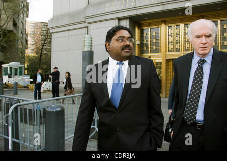 FILE FOTO - RAJ RAJARATNAM, ex hedge-fund tycoon e Galeone Group LLC co-fondatore è stato trovato colpevole su tutti e 5 i conteggi di cospirazione e 9 conteggi di valori mobiliari la frode. Rajaratnam è stato condannato per un periodo di sette anni di cospirazione per il commercio su informazioni privilegiate da dirigenti aziendali, banchieri, consulta Foto Stock
