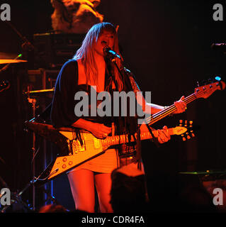 29 maggio 2011 - Raleigh, North Carolina, Stati Uniti d'America - musicista GRACE POTTER & The Nocturnals suona dal vivo come loro 2011 Bonnaroo Buzz Tour farà tappa al teatro Lincoln. Copyright 2011 Jason Moore. (Credito Immagine: © Jason Moore/ZUMAPRESS.com) Foto Stock