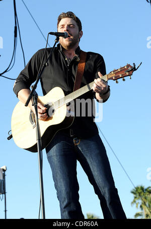 Apr. 30, 2011 - Indio, California, Stati Uniti d'America - musicista Chris giovani esegue come parte del quinto annuale Stagecoach il Festival di Musica Country della California che si svolge all'Impero Polo campo situato in Indio. I due festival si attraggono migliaia di musica country di vedere i fan di una varietà di artista o Foto Stock