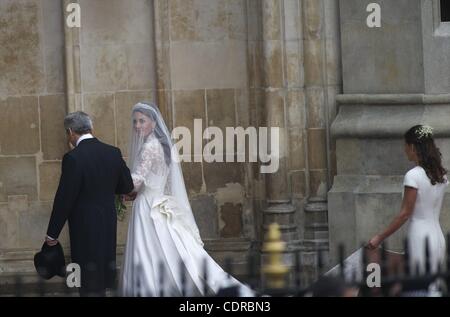 2 maggio 2011 - Londra, Inghilterra, Regno Unito - Kate Middleton, arriva a Westminster Abbey per il suo matrimonio con il principe William con oltre 1900 ospiti invitati a partecipare. (Credito Immagine: © Mark Makela/zReportage.com/ZUMA) Foto Stock