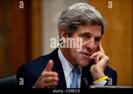 17 maggio 2011 - Washington, DC, Stati Uniti - Il senatore John Kerry (D-MA), Presidente del Senato Comitato delle Relazioni estere nel corso di una udienza di Martedì su "implicazioni di carattere strategico del Pakistan e la regione. Sono voci che circolano che Kerry è considerato il capofila per il Segretario di Stato dopo Clintonâ€™ Foto Stock