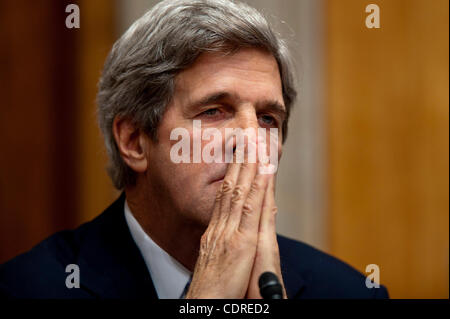 17 maggio 2011 - Washington, DC, Stati Uniti - Il senatore John Kerry (D-MA), Presidente del Senato Comitato delle Relazioni estere nel corso di una udienza di Martedì su "implicazioni di carattere strategico del Pakistan e la regione. Sono voci che circolano che Kerry è considerato il capofila per il Segretario di Stato dopo Clintonâ€™ Foto Stock