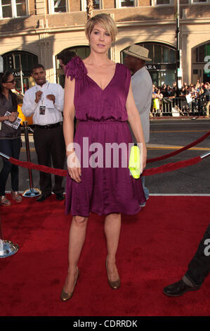 Giugno 27, 2011 - Hollywood, California, Stati Uniti - Jenna Elfman arriva per la premiere del film "Larry Crowne' presso il Teatro Cinese. (Credito Immagine: © Lisa O'Connor/ZUMAPRESS.com) Foto Stock