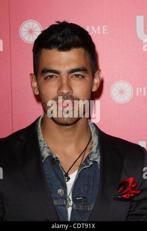 Apr 26, 2011 - Los Angeles, California, Stati Uniti d'America - musicista Joe Jonas alla rivista americana Hot Hollywood Party tenuto presso Eden, Hollywood. (Credito Immagine: © Jeff Frank/ZUMAPRESS.com) Foto Stock