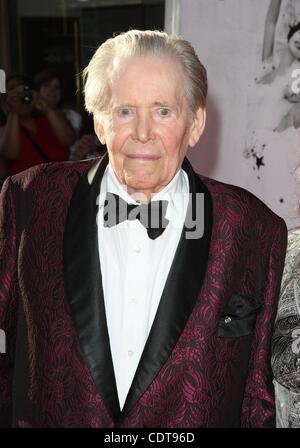 Apr 28, 2011 - Los Angeles, California, Stati Uniti d'America - Attore PETER OTOOLE presso il TCM Classic Film Festival apertura notturna " Un americano a Parigi" tenutasi presso Grauman's Chinese Theater di Hollywood. (Credito Immagine: © Jeff Frank/ZUMAPRESS.com) Foto Stock