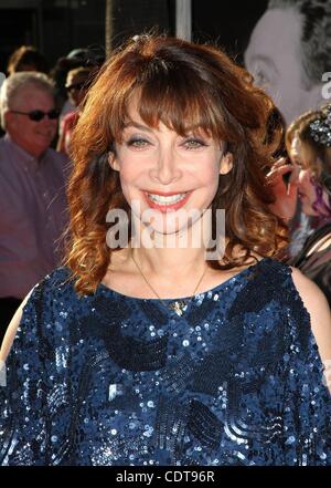 Apr 28, 2011 - Los Angeles, California, Stati Uniti d'America - attrice ILLEANA DOUGLAS presso il TCM Classic Film Festival apertura notturna " Un americano a Parigi" tenutasi presso Grauman's Chinese Theater di Hollywood. (Credito Immagine: © Jeff Frank/ZUMAPRESS.com) Foto Stock