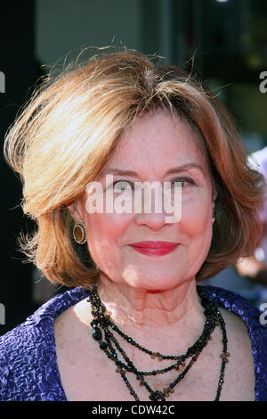 Aprile 28, 2011 - Los Angeles, California, Stati Uniti - Diane Baker.TCM Classic Film Festival apertura Premiere mondiale di ''Un americano in Paris" tenutosi a Grauman Chinese Theatre ,Hollywood, CA. Aprile 28 - 2011.(Immagine di credito: Â© TLeopold/Globe foto/ZUMAPRESS.com) Foto Stock