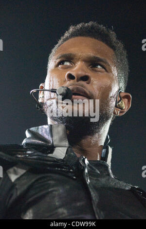 Maggio 20. 2011 - Rosemont, IL USA - Grammy Award winning R&B artista Usher porta il secondo round del suo OMG Tour a Chicago. Foto Stock