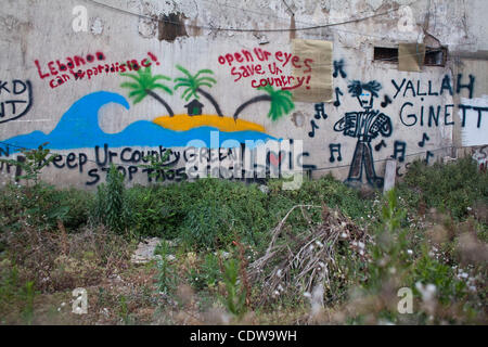 Giugno 10, 2011 - Beirut, Libano - "Il Libano può essere il paradiso! !' Graffiti vicino Università americana di Beirut Al Hamra, ex Ovest di Beirut. Beirut scena graffiti è stato documentato da appassionato di blog e anche un libro dal 90's. Le sempre mutevoli graffiti e stencil graffiti che ornano le pareti della Foto Stock