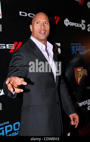 Apr 24, 2011 - Moscow, Russia - Attore Dwayne Johnson assiste il premier del premier russo di Fast & Furious 5 (Fast cinque) in Oktyabr cinema teatro di Mosca. (Credito Immagine: &#169; PhotoXpress/ZUMAPRESS.com) Foto Stock