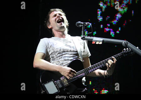 English rock band Muse performing live a Mosca. Nella foto: Matthew Bellamy . Foto Stock