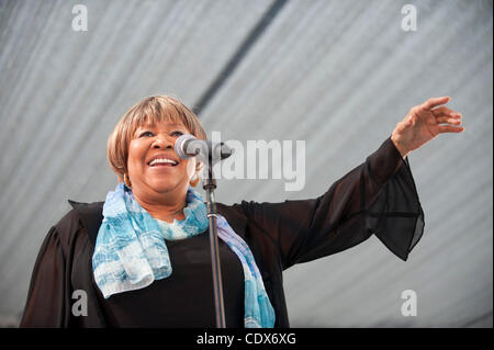 Aug 13, 2011 - San Jose, California, Stati Uniti d'America - MAVIS STAPLES suona dal vivo al ventiduesimo annuale di San Jose Jazz Festival. (Credito Immagine: © Jerome Brunet/Zuma Press) Foto Stock