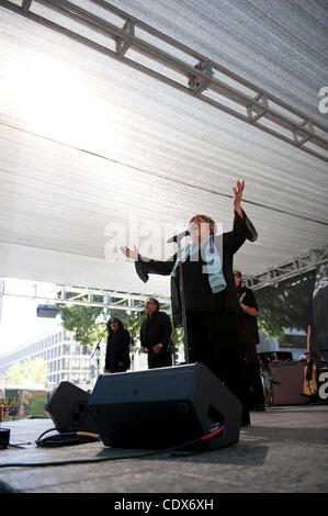 Aug 13, 2011 - San Jose, California, Stati Uniti d'America - MAVIS STAPLES suona dal vivo al ventiduesimo annuale di San Jose Jazz Festival. (Credito Immagine: © Jerome Brunet/Zuma Press) Foto Stock