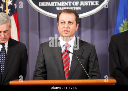 11 ott. 2011 - Washington D.C, U.S. - PREET BHARARA, U.S. Avvocato per il Southern District di New York parla nel corso di una conferenza stampa che rivelano particolari di una bomba plot di targeting Arabia ambasciatore presso gli Stati Uniti. US Attorney General Eric Holder accusato elementi del governo iraniano di Foto Stock