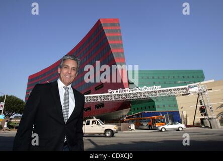 Sett. 20, 2011 - Los Angeles, California, Stati Uniti - Charles Cohen, testa di Cohen Bros. Realty Corp. e produttore di Hollywood nel Pacifico centro di design. (Credito Immagine: © Ringo Chiu/ZUMAPRESS.com) Foto Stock