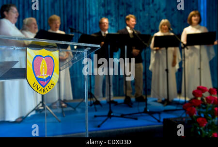 Ottobre 15, 2011 - El Cajon, California, Stati Uniti d'America - La Unarius Choraliers eseguire Unarius-ispirato e altri, più familiarità canzoni a la Unarius Accademia delle scienza durante la XXVIII annuale Conclave Interplanetario di luce. Unarius, acronimo di Universal articolare Interdimensional comprensione della Scien Foto Stock