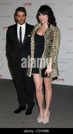 Nov. 5, 2011 - Los Angeles, CA, Stati Uniti - Nov 05, 2011 - Los Angeles, CA, Stati Uniti - Direttore/attore Eli Roth e ospite al LACMA ospita arte inaugurale + Film Gala in onore di Clint Eastwood e John Baldessari tenutosi a LACMA di Los Angeles. .(Immagine di credito: Â© Paul Fenton/ZUMA premere (credito Imag Foto Stock