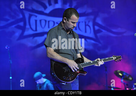 Agosto 3, 2011 - Raleigh, North Carolina - USA SHANNON LARKIN della rock band Godsmack effettuando al Time Warner Cable padiglione musicale come parte dell'Mayhem Festival di Raleigh. (Credito immagine: ©Tina Fultz/ZUMA Press) Foto Stock