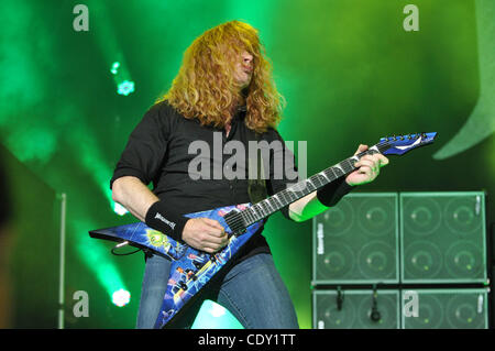 Agosto 3, 2011 - Raleigh, North Carolina - USA il cantante Dave MUSTAINE della rock band Megadeth effettuando al Time Warner Cable padiglione musicale come parte dell'Mayhem Festival di Raleigh. (Credito immagine: ©Tina Fultz/ZUMA Press) Foto Stock