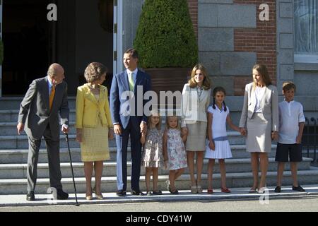 Agosto 19, 2011 - Madrid, Spagna - Spagnolo il Re Juan Carlos e la Regina Sofia, Principe Felipe, principessa Letizia, Principessa Leonor, Principessa Sofia, Principessa Elena sua figlia Victoria Federica e figlio Felipe Juan Froilan partecipa a partecipare a un incontro con il Santo Padre Benedetto XVI al Palazzo della Zarzuela a Madrid, su Augu Foto Stock