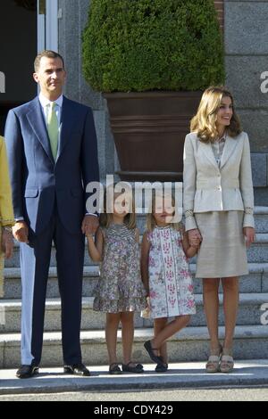 Agosto 19, 2011 - Madrid, Spagna - Spagnolo il Re Juan Carlos e la Regina Sofia, Principe Felipe, principessa Letizia, Principessa Leonor, Principessa Sofia, Principessa Elena sua figlia Victoria Federica e figlio Felipe Juan Froilan partecipa a partecipare a un incontro con il Santo Padre Benedetto XVI al Palazzo della Zarzuela a Madrid, su Augu Foto Stock