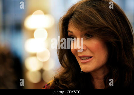 Ottobre 31, 2011 - New York, NY, STATI UNITI - LISA VANDERPUMP del reale casalinghe di Beverly Hills Shopping a Bloomingdale Soho di New York City. Fotografato il 8/9/2011. (Credito Immagine: © Stan Godlewski/ZUMAPRESS.com) Foto Stock