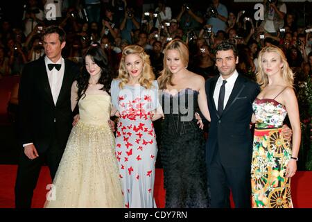 Sett. 2, 2011 - Hollywood, California, Stati Uniti - W.E. Il team di pellicola.JAMES D'Arcy, ANDREA RISEBOROUGH, MADONNA, ABBIE CORNISH E OSCAR ISAAC, NATALIE DORMER.W.E. premiere.68a Venice International Film Festival.venezia.01 Settembre 2011.Â© - Foto, inc.(Immagine di credito: © Roger Harvey/Globe foto/ZUM Foto Stock