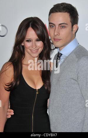 03 nov 2011 - Los Angeles, California, Stati Uniti d'America - attrice Jennifer Love Hewitt e JARON EINSOHN al J Edgar Premiere durante la serata di apertura l'AFI Film Festival, Hollywood. (Credito Immagine: © Jeff Frank/ZUMAPRESS.com) Foto Stock