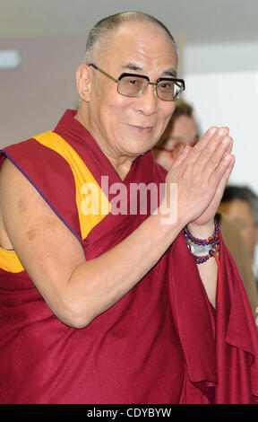 Nov. 7, 2011 - Tokyo, Giappone - tibetano leader spirituale DALAI LAMA partecipa a una conferenza stampa presso la stampa libera associazione di Giappone il 7 novembre 2011 a Tokyo, Giappone. Egli ha in programma di visitare il terremoto Fukushima e Sendai durante la sua visita in Giappone. (Credito Immagine: © Hiroki Yamam Foto Stock