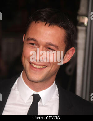 Sett. 26, 2011 - New York New York, Stati Uniti - Attore JOSEPH GORDON-LEVITT assiste il New York premiere di 50/50 tenutosi presso il Teatro Ziegfeld. (Credito Immagine: © Nancy Kaszerman/ZUMAPRESS.com) Foto Stock