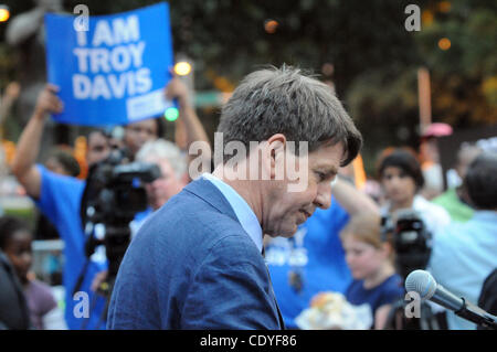 Sett. 20, 2011 - Atlanta, GA, Stati Uniti - Larry Cox, Direttore esecutivo di Amnesty Internazionale USA, mette in pausa mentre si parla di manifestanti che chiedevano la Georgia di funzionari statali per fermare l'esecuzione pianificata di condannati killer Troy Davis presso il Campidoglio in Atlanta, Georgia, Martedì, Settembre 20, Foto Stock