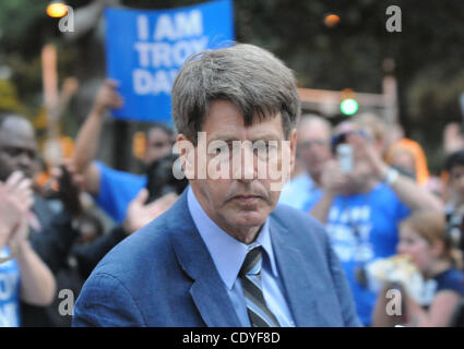 Sett. 20, 2011 - Atlanta, GA, Stati Uniti - Larry Cox, Direttore esecutivo di Amnesty Internazionale USA, mette in pausa mentre si parla di manifestanti che chiedevano la Georgia di funzionari statali per fermare l'esecuzione pianificata di condannati killer Troy Davis presso il Campidoglio in Atlanta, Georgia, Martedì, Settembre 20, Foto Stock