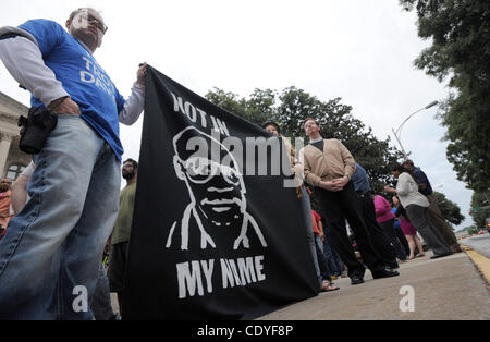 Sett. 20, 2011 - Atlanta, GA, Stati Uniti - I dimostranti chiedono la Georgia di funzionari statali per fermare l'esecuzione pianificata di condannati killer Troy Davis presso il Campidoglio in Atlanta, Georgia, Martedì, Settembre 20, 2011. Davis è il programma a morire Mercoledì, Settembre 21, per il 1989 assassinio di una savana pol Foto Stock