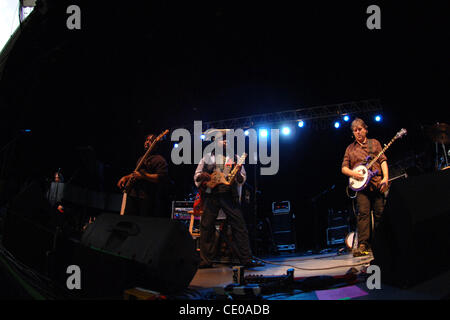 Multi vincitore di Grammy BELA FLECK porta la lineup originale di BLEA FLECK E LA FLECKTONES fuori per supportare la versione più recente, la scienza del razzo presso il PADIGLIONE NETELOS a Portsmouth, VIRGINIA su13 AGOSTO 2011. line up è VICTOR WOOTEN, BELA FLECK, Howard Levy, ROY WOOTEN Foto Stock