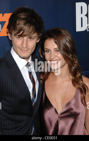 6 ott. 2011 - Hollywood, California, Stati Uniti - Giles Matthey e Hannah Ware durante la premiere del nuovo teatro Televisione serie da Starz BOSS, svoltasi presso il La Arclight cinema il 6 ottobre 2011, di Los Angeles.(Immagine di credito: Â© Michael Germana Globo/foto/ZUMAPRESS.com) Foto Stock