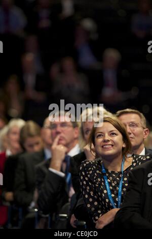 Il 4 ottobre, 2011 - Manchester, Inghilterra, Regno Unito - i delegati di ascoltare discorsi durante il Partito dei conservatori Conferenza al Manchester Central. (Credito Immagine: © Mark Makela/ZUMAPRESS.com) Foto Stock