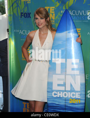 Il 7 agosto 2011 - CITTÀ UNIVERSALE, California, Stati Uniti - TAYLOR SWIFT in sala stampa al Teen Choice Awards 2011 presso la Gibson anfiteatro. (Credito Immagine: © Lisa O'Connor/ZUMAPRESS.com) Foto Stock