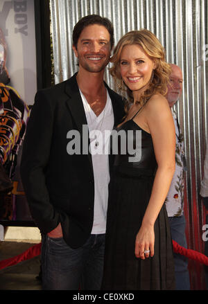 Ottobre 2, 2011 - Hollywood, California, Stati Uniti - KaDee Strickland & Jason Behr arriva per la premiere del film "vero" in acciaio presso la Gibson anfiteatro. (Credito Immagine: © Lisa O'Connor/ZUMAPRESS.com) Foto Stock