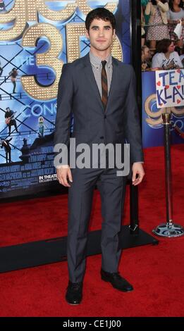 Aug 06, 2011 - Los Angeles, California, Stati Uniti d'America - Attore DARREN CRISS al 'Glee 3D il concerto film' Premiere Mondiale tenutosi presso il Teatro del villaggio. (Credito Immagine: © Jeff Frank/ZUMAPRESS.com) Foto Stock