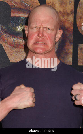 Luglio 28, 2011 - Hollywood, California, Stati Uniti - Derek Mears .assiste la premiere del ''ascesa di Il pianeta delle scimmie" al Teatro Cinese di Hollywood,Ca su .Luglio 28,2011.. 2011(Immagine di credito: © Phil Roach/Globe foto/ZUMAPRESS.com) Foto Stock