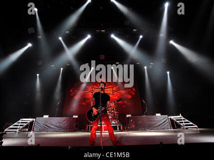 Il 10 agosto 2011 - Dallas, Texas, Stati Uniti - Cantante Sully Erna di metallo pesante Rock Band Godsmack suona dal vivo sul palco del Rockstar Energy Drink Mayhem Festival presso l'energia Gexa Pavillion a Dallas, Texas (credito Immagine: © Albert Pena/Southcreek globale/ZUMAPRESS.com) Foto Stock