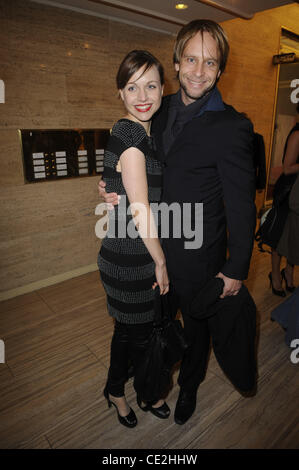 Nadja Becker; Julian Weigend alla premiere di 'Die Wanderhure' a Astor Film Lounge Berlin, Germania - 29.09.10 Foto Stock