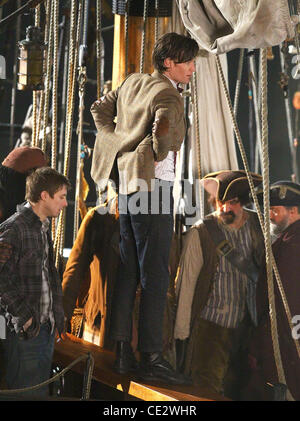 Matt Smith le riprese di una scena sul set di un film di 'Dr che' le riprese in location in Cornovaglia Cornwall Inghilterra - 02.02.11 Foto Stock