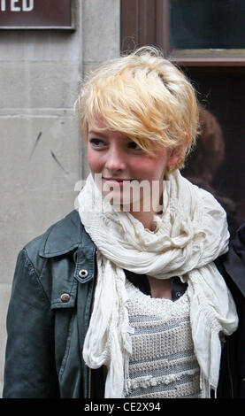 Dakota Blue Richards al di fuori della BBC Radio One Studios di Londra - Inghilterra - 05.02.11 Foto Stock