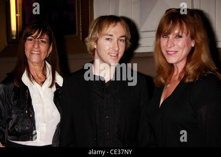 Michael Alden e gli ospiti apertura notturna della produzione di Broadway di 'David Mamet è una vita in the theatre' all'Schoenfeld Theatre - Arrivi. La città di New York, Stati Uniti d'America - 12.10.10 Questioni Foto Stock