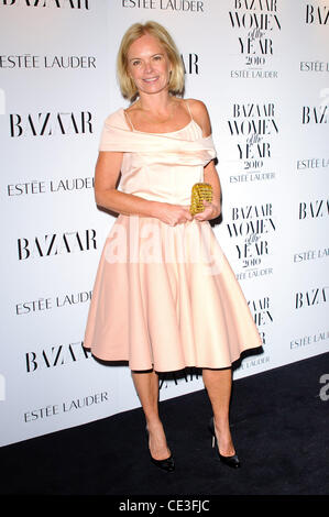 Mariella Frostrup Harper's Bazaar donne dell'anno Awards arrivi a Londra, Inghilterra - 01.11.10 Foto Stock