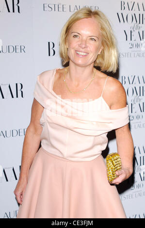 Mariella Frostrup Harper's Bazaar donne dell'anno Awards arrivi a Londra, Inghilterra - 01.11.10 Foto Stock