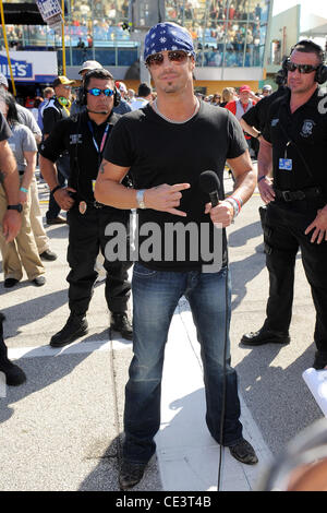 Bret Michaels appare come il Grand Marshal per la Ford 400 NASCAR gara tenutasi a Homestead Miami Speedway. Homestead, Florida - 21.11.10 Foto Stock